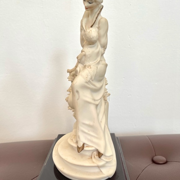 Giuseppe Armani Porcelain Woman and Child Figurine - Picture 4 of 8